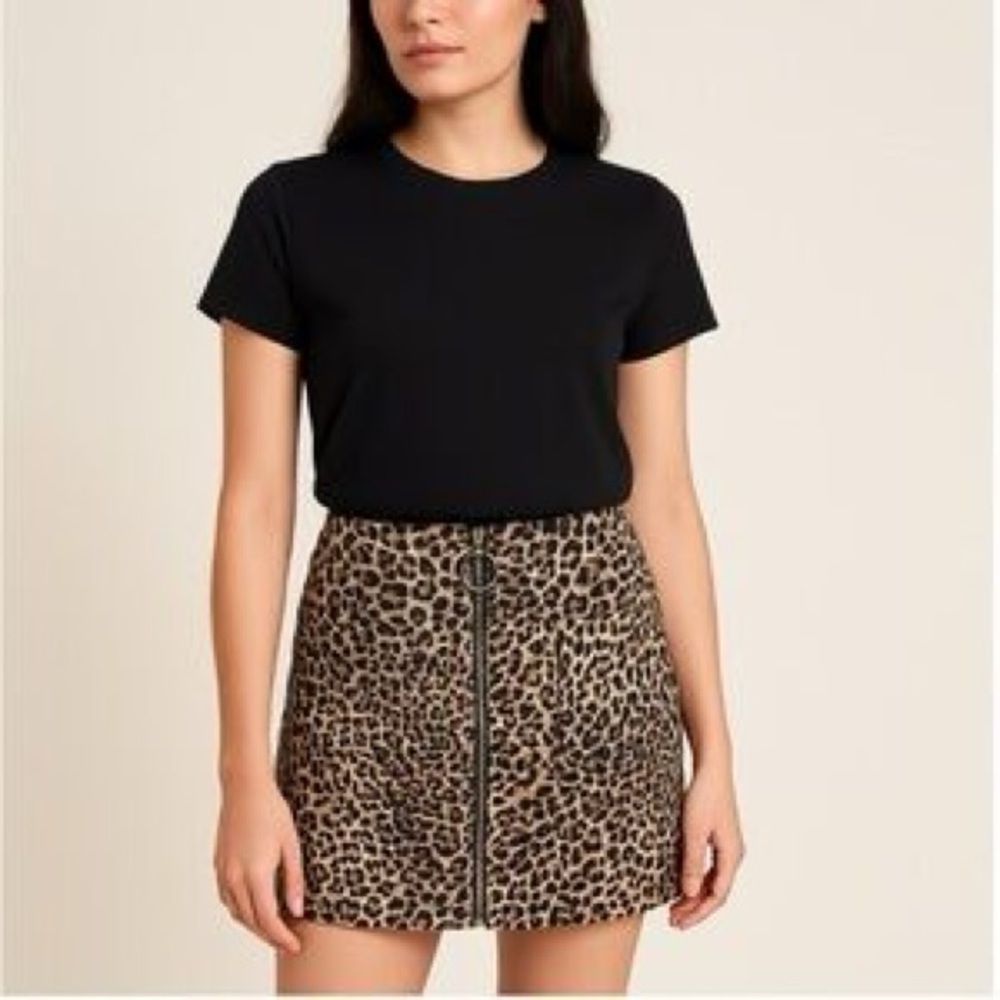 Molly Bracken Quilted Velour Leopard Print Mini Skirt Size M Front Zipper NWOT